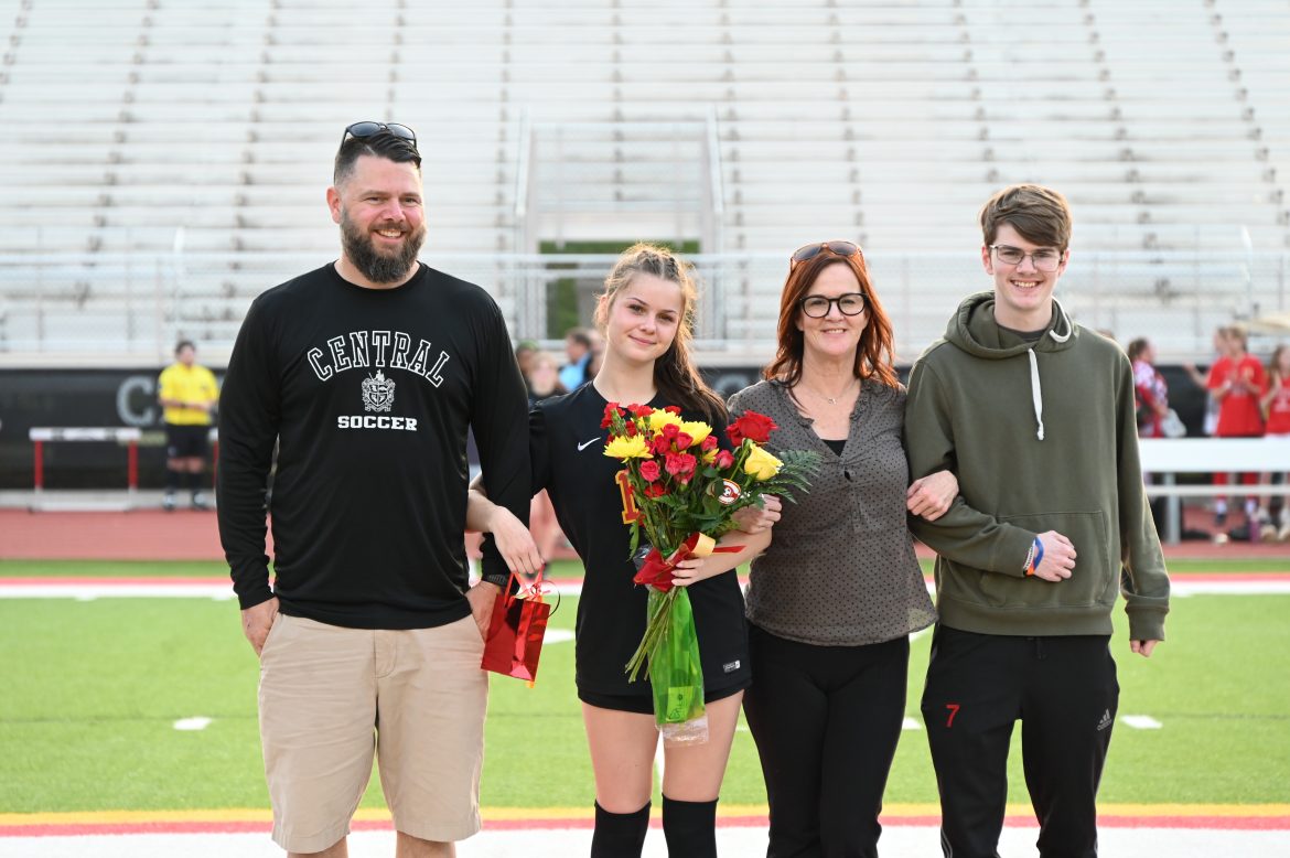 Meeks goes out on a strong note: Q&A with girls varsity soccer player Shelby Meeks
